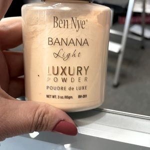 Ben Nye banana powder light